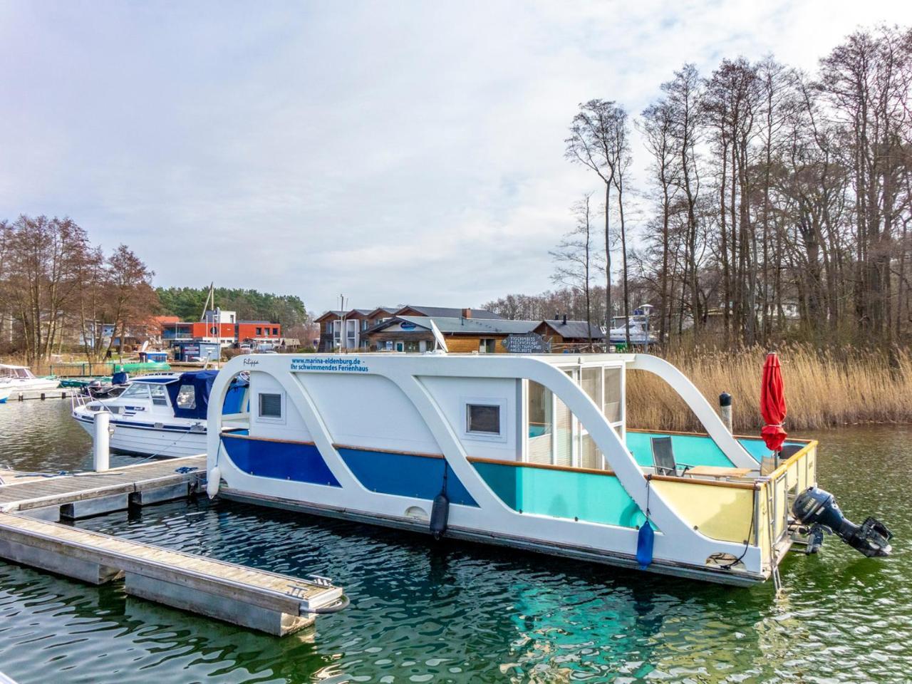 Marina Eldenburg - Ferienhauser Und Bootsverleih Am Tor Zur Muritz Waren  Esterno foto